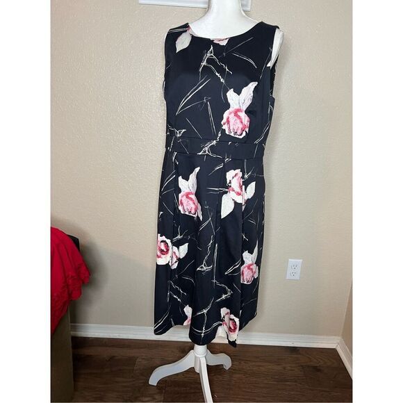 Sejour fit and flare floral knee length dress - size 16w - Picture 4 of 11